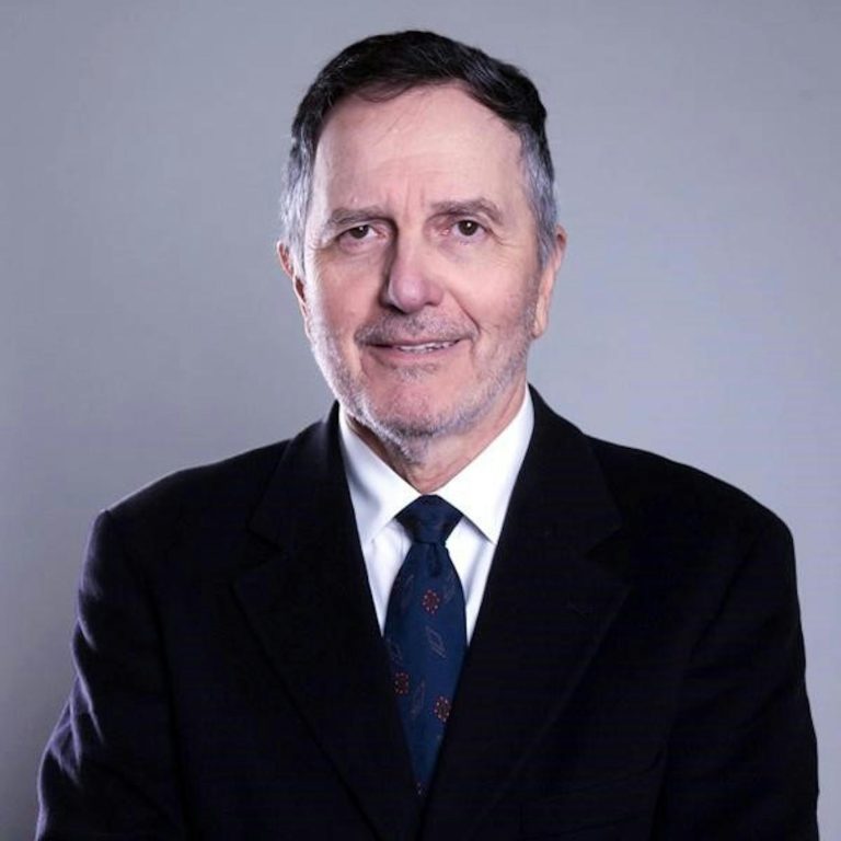 Roberto Ampuero: “Conversiones y conversos”